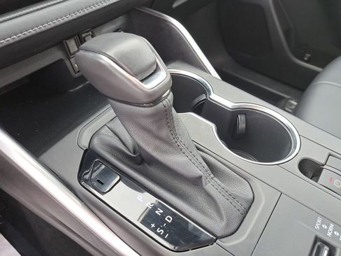 Certified 2021 Toyota Highlander XLE image 28