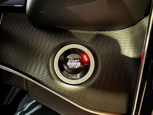Used 2025 Jeep Grand Cherokee Altitude AWD/4WD image 38