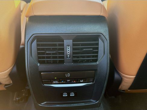 Used 2023 BMW 330i Sedan w/ Driving Assistance Package image 23