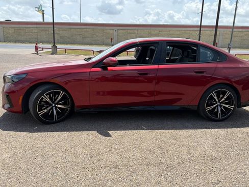 Used 2024 BMW 530i w/ M Sport Package image 3