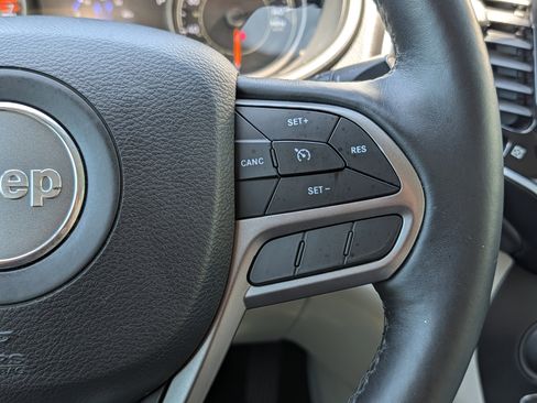 Used 2019 Jeep Cherokee Limited w/ Luxury Group image 26