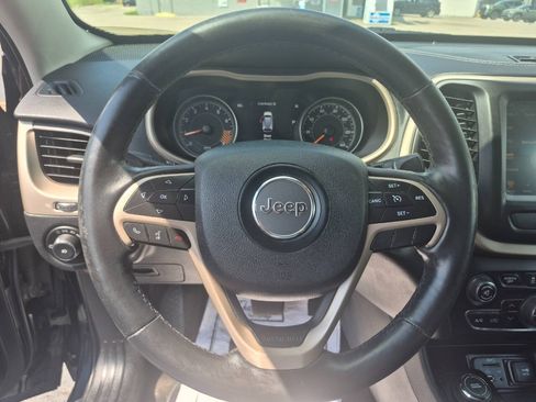 Used 2015 Jeep Cherokee Limited w/ Trailer Tow Group AWD/4WD image 18