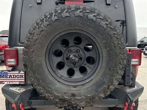 Used 2016 Jeep Wrangler Unlimited Rubicon w/ Connectivity Group image 18