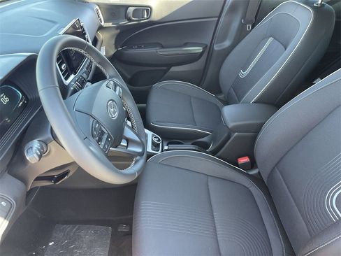 New 2025 Hyundai Venue Limited image 18