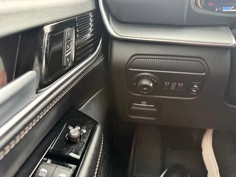 Used 2024 Jeep Wagoneer L Series II AWD/4WD image 27