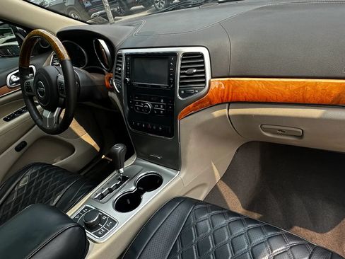 Used 2011 Jeep Grand Cherokee Overland AWD/4WD image 12