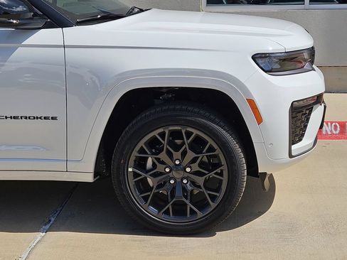 New 2026 Jeep Grand Cherokee L Summit w/ Obsidian Package AWD/4WD image 6