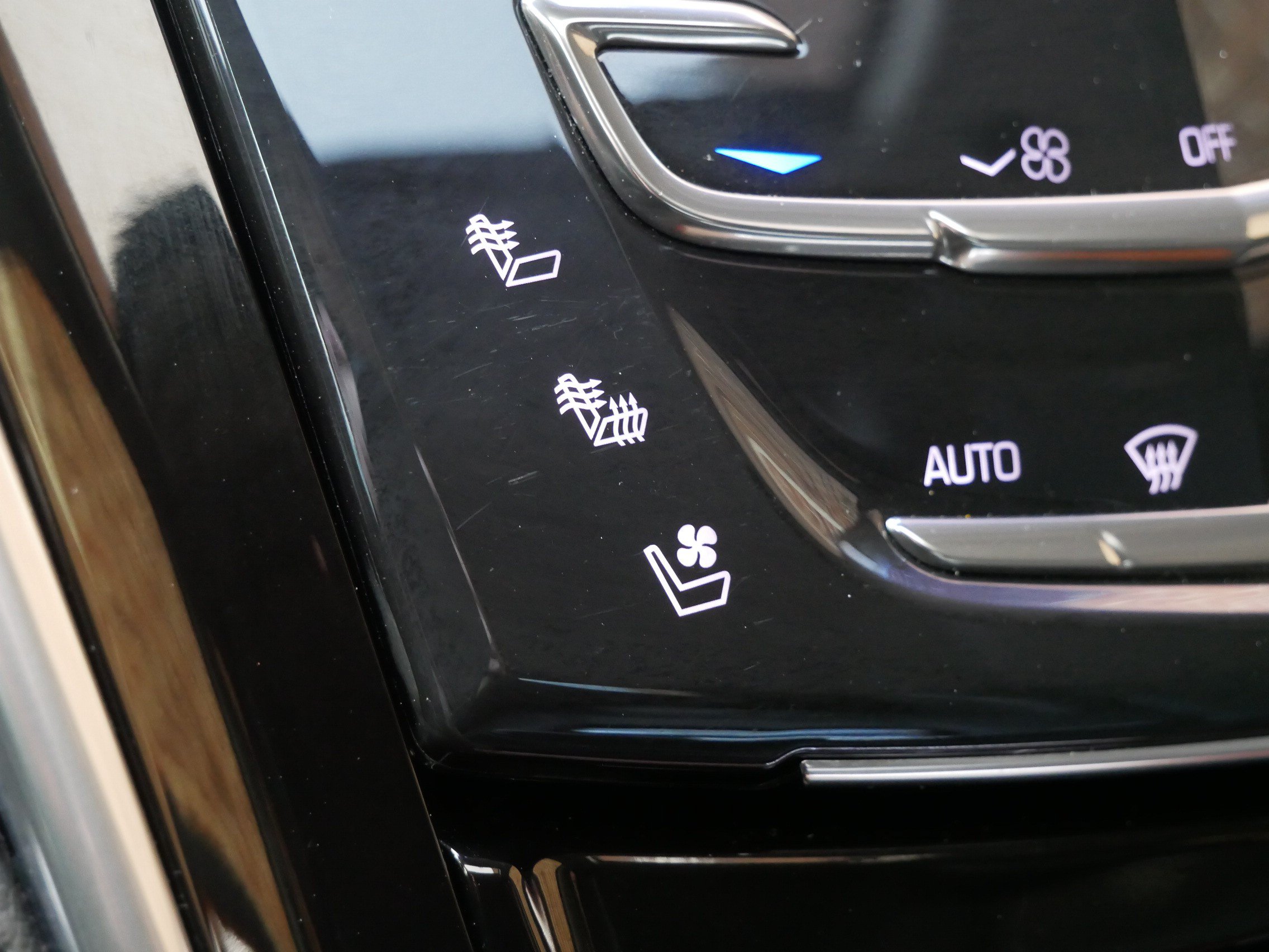 Used 2019 Cadillac Escalade Premium Luxury AWD/4WD image 20