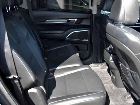 Used 2022 Kia Telluride LX image 43