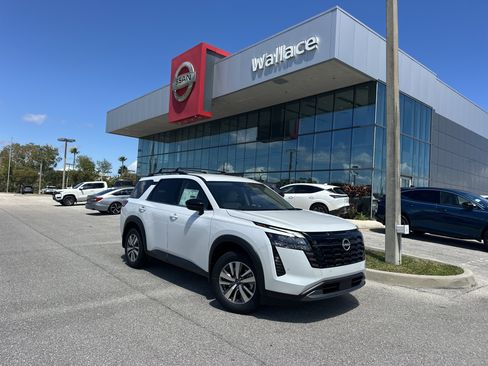 New 2026 Nissan Pathfinder SL FWD image 1