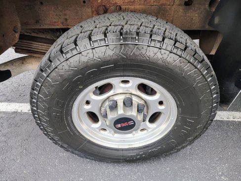Used 2001 GMC Sierra 2500 SL AWD/4WD image 26