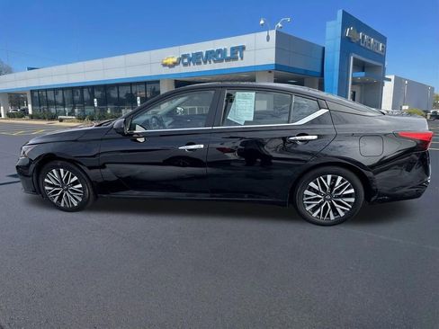 Used 2024 Nissan Altima 2.5 SV image 4