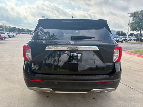 Used 2023 Ford Explorer XLT w/ Equipment Group 202A RWD image 4