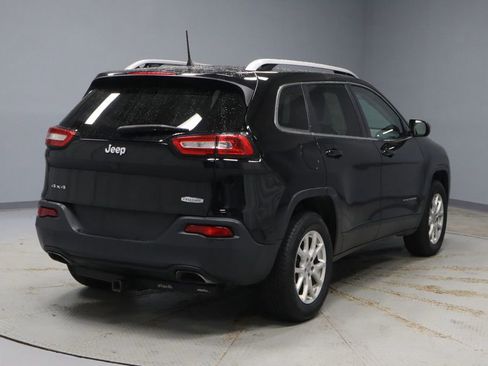 Used 2017 Jeep Cherokee Latitude w/ Comfort/Convenience Group AWD/4WD image 10