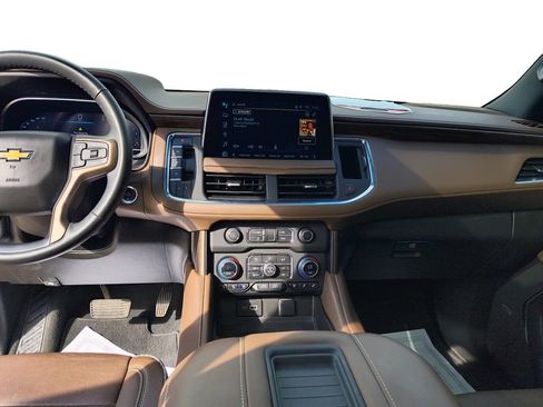 Used 2023 Chevrolet Suburban High Country image 11