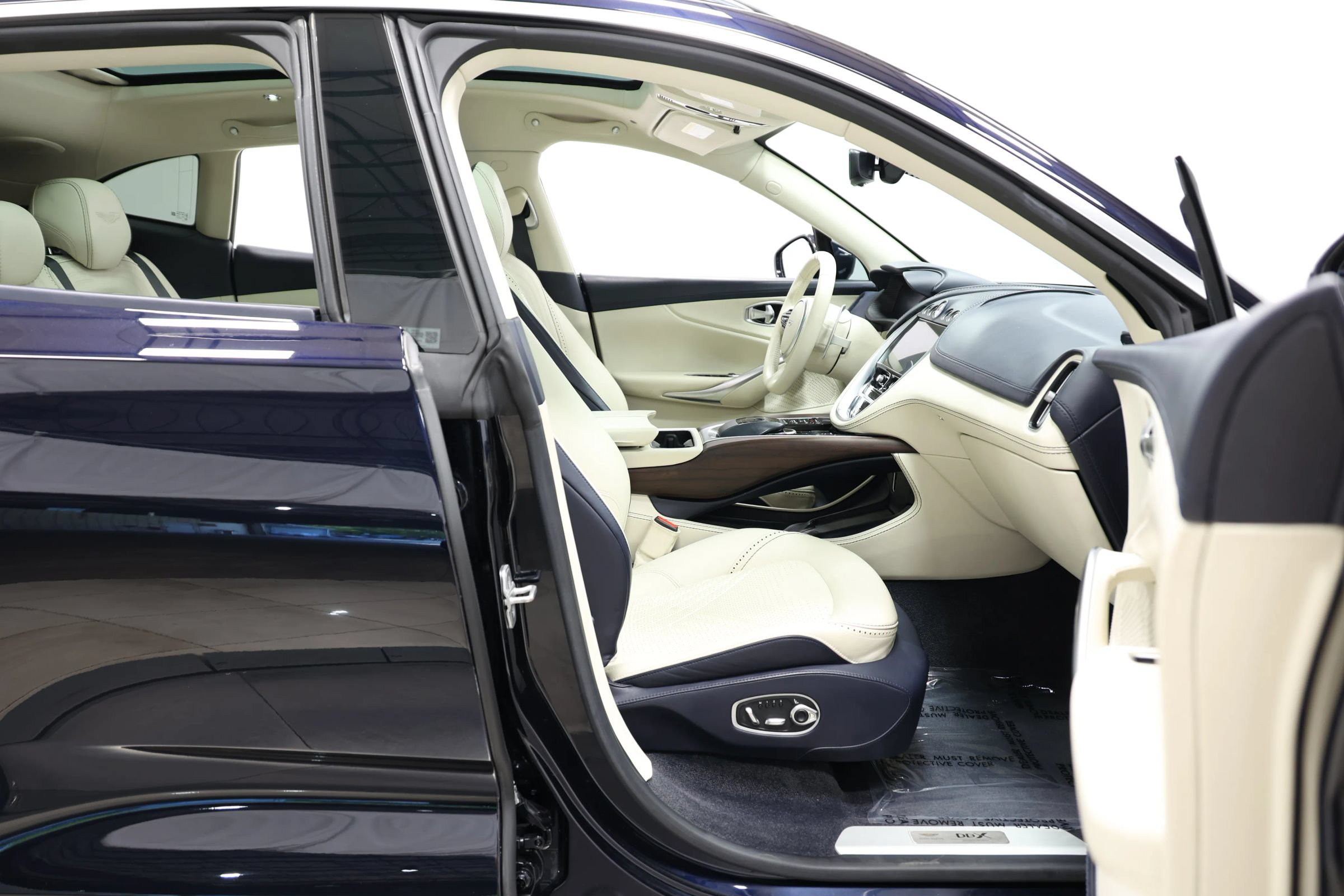 Used 2021 Aston Martin DBX AWD/4WD image 78