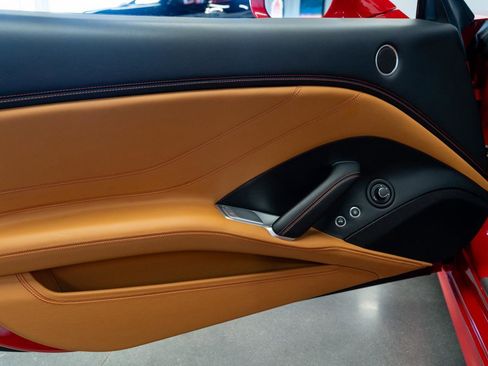 Used 2017 Ferrari California T image 11