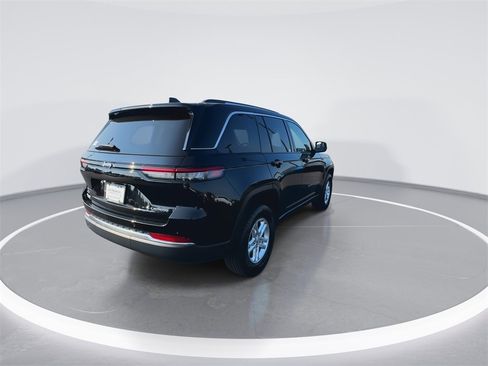 Used 2023 Jeep Grand Cherokee Laredo image 8