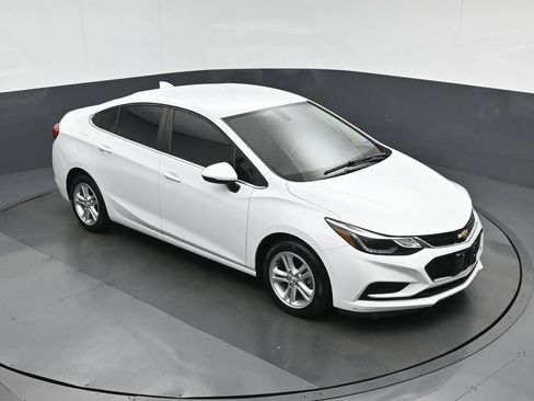 Used 2018 Chevrolet Cruze LT FWD image 51