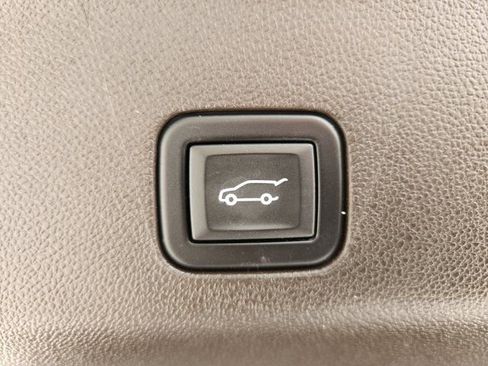 Used 2023 Chevrolet Tahoe Z71 w/ Z71 Off-Road Package image 36