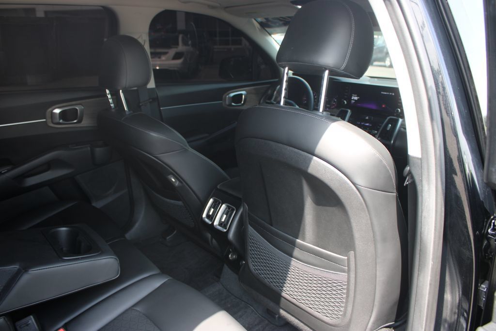 Used 2023 Kia Sorento S w/ Panoramic Sunroof Package AWD/4WD image 34