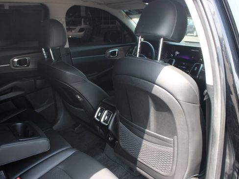 Used 2023 Kia Sorento S w/ Panoramic Sunroof Package AWD/4WD image 34