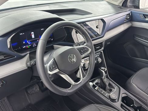 Used 2024 Volkswagen Taos SE w/ Panoramic Sunroof Package image 37