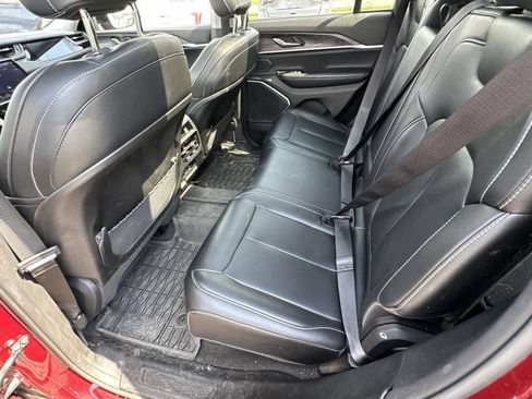 Used 2023 Jeep Grand Cherokee 4WD 4xe image 11