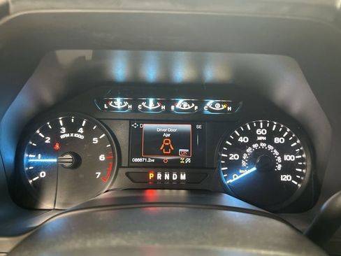 Used 2018 Ford F150 XL w/ Equipment Group 101A Mid AWD/4WD image 13