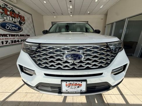 Used 2023 Ford Explorer Platinum w/ Technology Package image 2