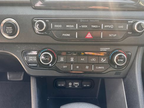 Used 2019 Kia Niro LX FWD image 16