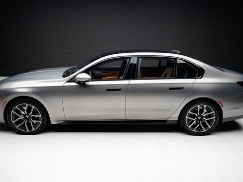Used 2023 BMW 740i RWD image 16