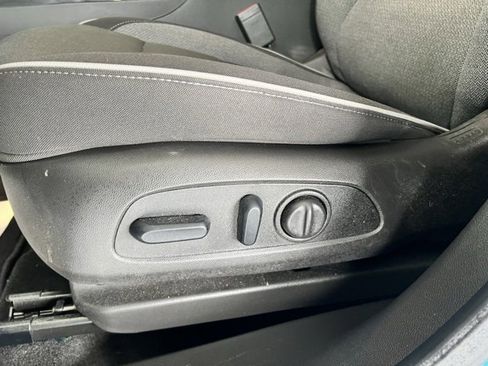 Used 2025 Chevrolet TrailBlazer LT w/ Convenience Package image 9