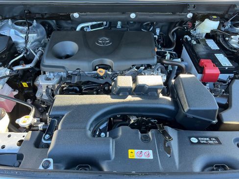 Used 2025 Toyota RAV4 XLE image 31