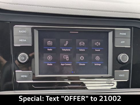 Used 2024 Volkswagen Jetta SE image 20