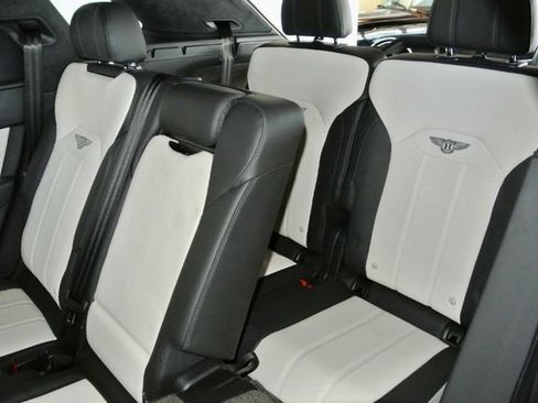 Used 2023 Bentley Bentayga AWD/4WD image 32