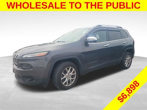 Used 2015 Jeep Cherokee Latitude w/ Comfort/Convenience Group AWD/4WD image 2