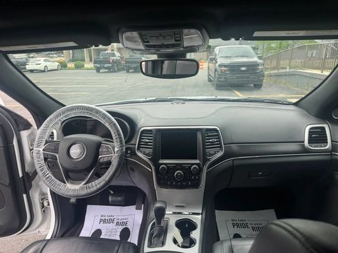 Used 2018 Jeep Grand Cherokee Limited AWD/4WD image 9