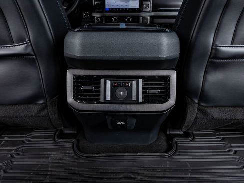 Used 2026 Ford F450 Platinum w/ FX4 Off-Road Package image 32