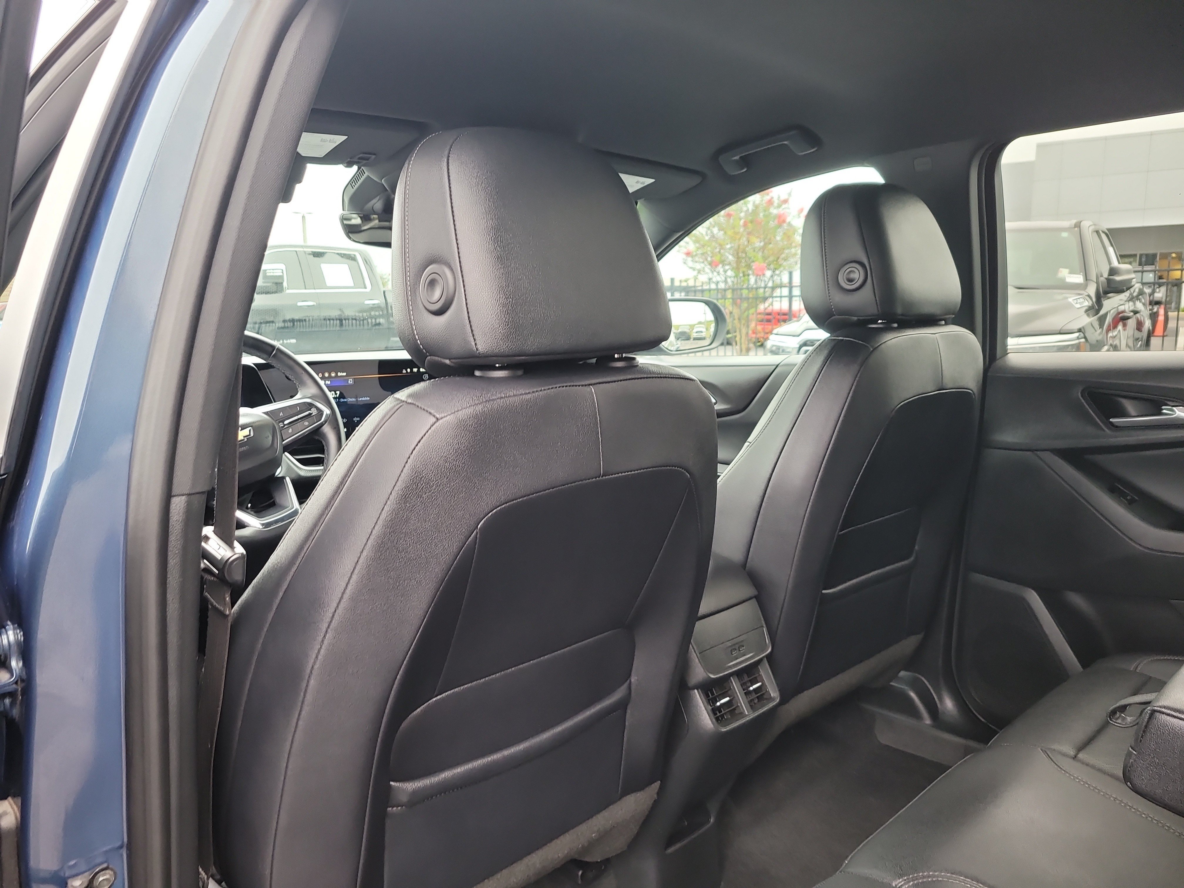 Used 2025 Chevrolet Equinox LT w/ Convenience Package II FWD image 12