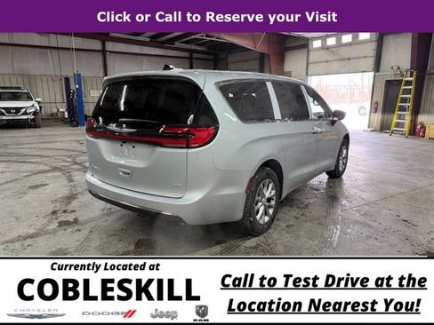 New 2026 Chrysler Pacifica Select AWD/4WD image 4