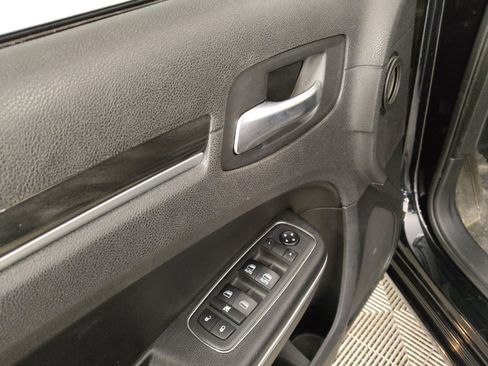 Used 2018 Chrysler 300 Touring RWD image 27