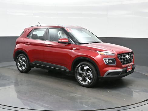 Used 2025 Hyundai Venue Limited image 8