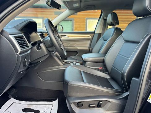 Used 2023 Volkswagen Atlas SE w/ Panoramic Sunroof Package image 10