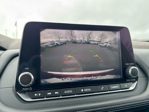 Used 2023 Nissan Rogue SV image 15