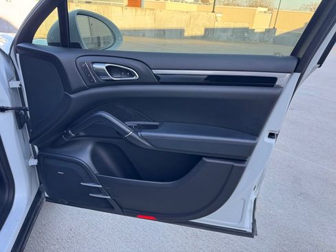 Used 2015 Porsche Cayenne S image 30