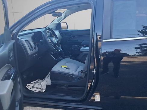 Used 2018 Chevrolet Colorado W/T w/ WT Convenience Package AWD/4WD image 14