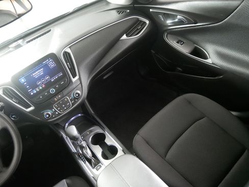 Used 2025 Chevrolet Malibu LT image 11