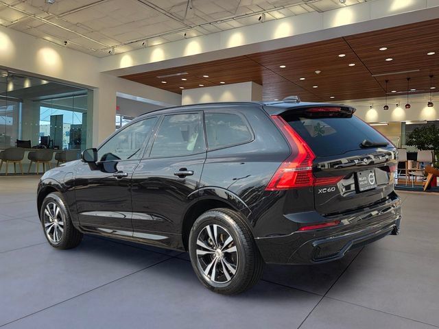Certified 2024 Volvo XC60 T8 Core AWD/4WD image 3