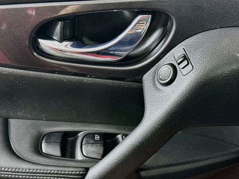 Used 2017 Nissan Rogue S FWD image 15